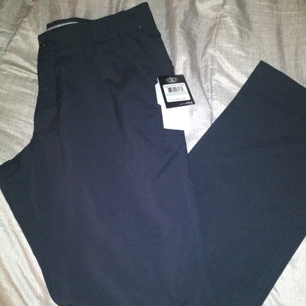 NWT UnderArmour Chinos (Mens Size 34/32)